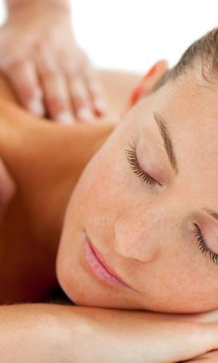 woman getting acupressure massage in acupressure course